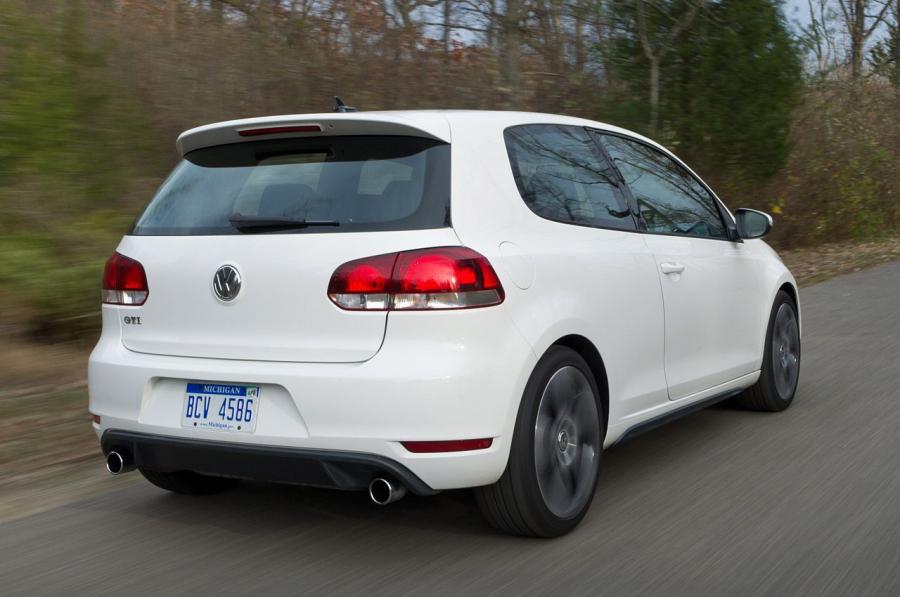  Volkswagen Golf GTi 2012 года  (фото 41 из 48)